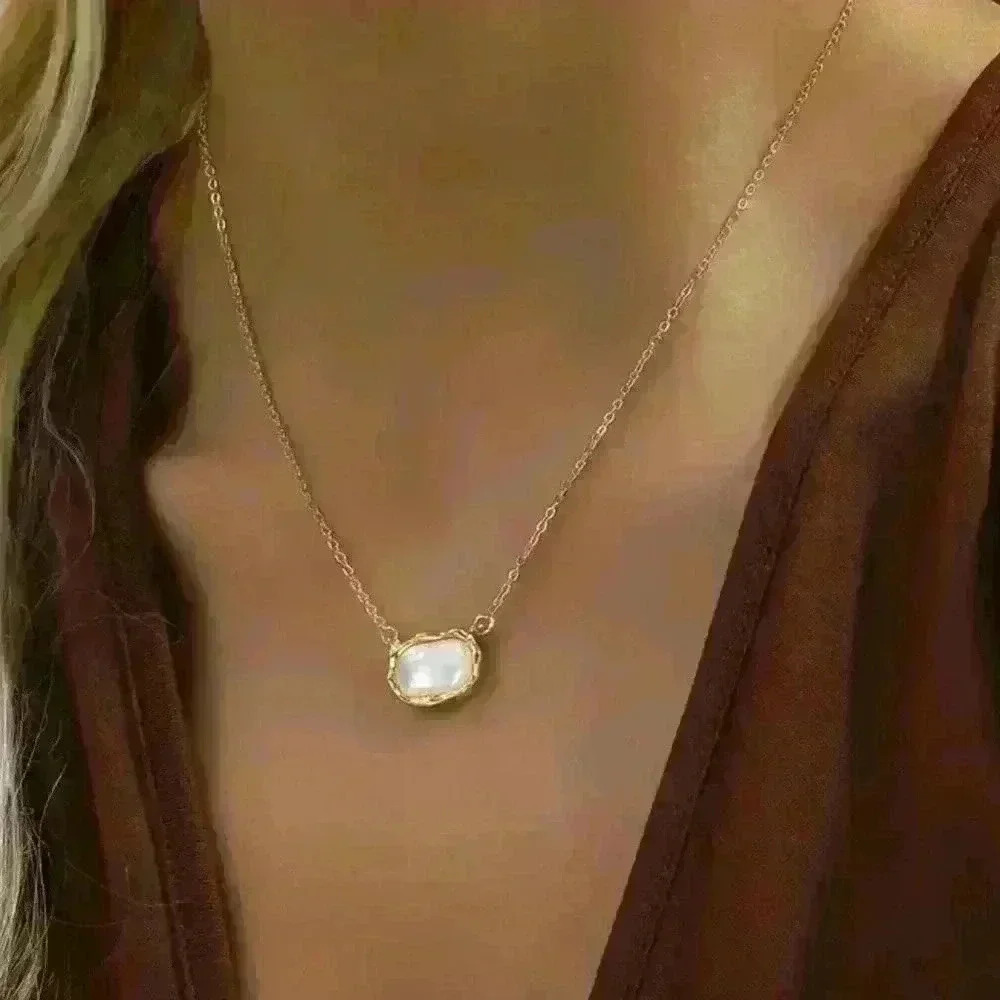 Luxury Oval Zirconia Pendant Necklace - Picture 2 of 2